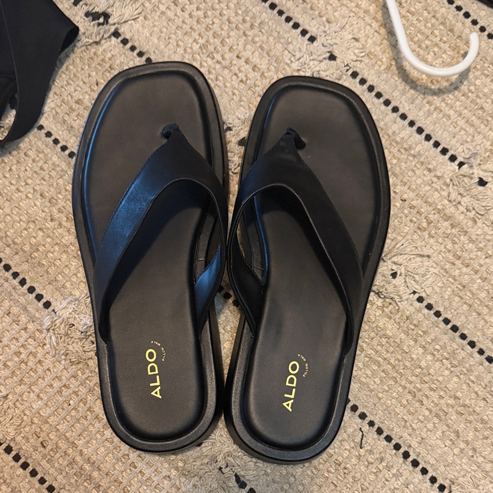 Aldo Black Smooth Leather Thong Sandals